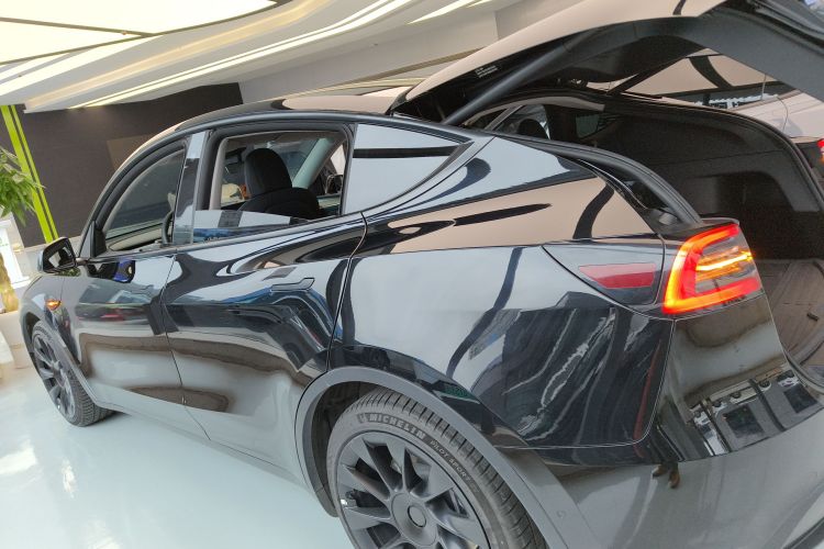 特斯拉 Model Y 2021款 标准续航后驱版车身外观6003