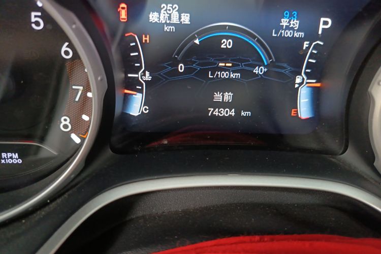 Jeep 指南者 2020款 220T 自动精英版中控内饰15