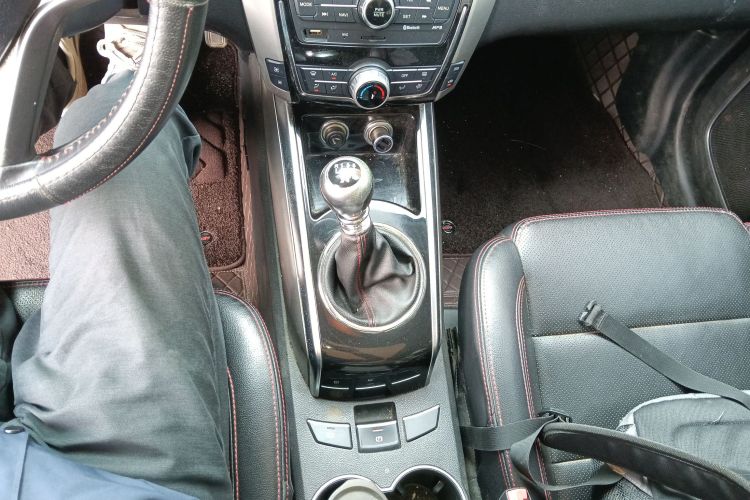 众泰 大迈X5 2015款 1.5T 手动尊贵型 国V中控内饰18