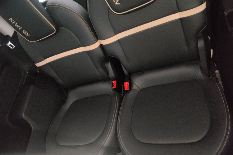 宝骏KiWi EV 2022款 设计师轻享版 三元锂中控内饰21