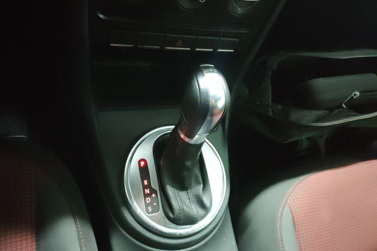 大众 甲壳虫 2014款 1.4TSI 时尚型中控内饰18