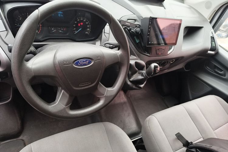 福特 全顺 2017款 2.0T柴油多功能商用车短轴中顶国V中控内饰7002