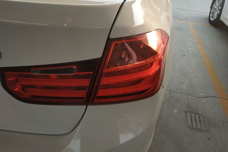 宝马3系 2015款 320i 时尚型车身外观6006