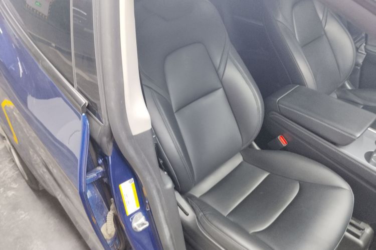 特斯拉 Model Y 2021款 标准续航后驱版中控内饰41