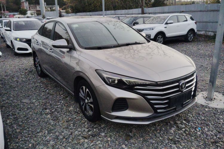 长安 逸动 2020款 PLUS 1.6L GDI 手动豪华型车身外观6002