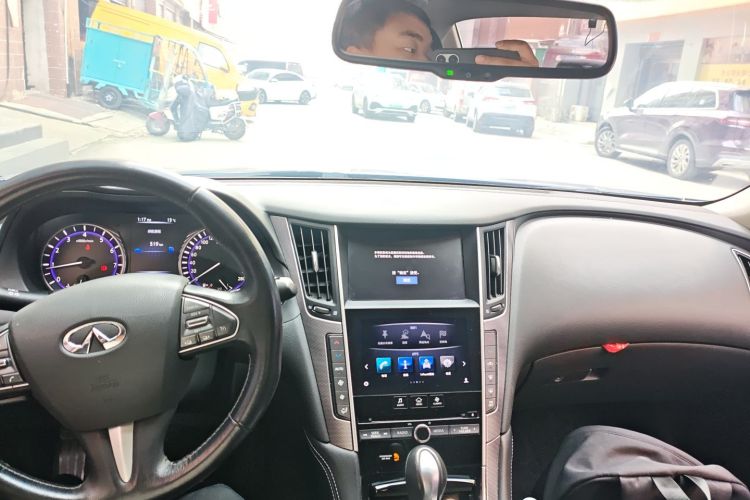 英菲尼迪Q50L 2016款 2.0T 进取版中控内饰12