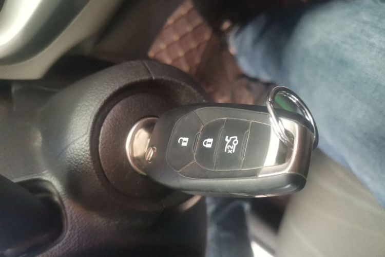 雪佛兰 爱唯欧 2014款 三厢 1.4SL MT 舒适版中控内饰11