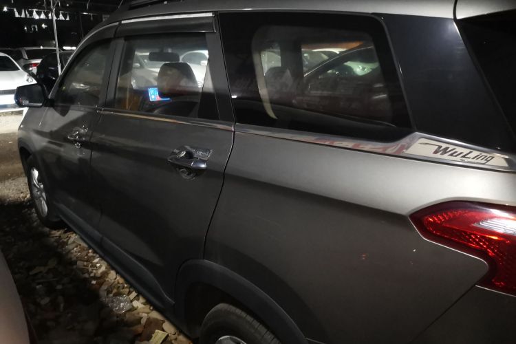 五菱汽车 五菱宏光S3 2018款 1.5L 手动舒适型 国V车身外观4