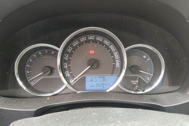 丰田 雷凌 2014款 1.6G 手动精英版中控内饰14