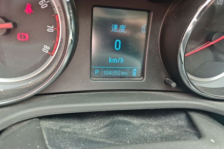 别克 君威 2014款 1.6T 时尚技术型中控内饰15