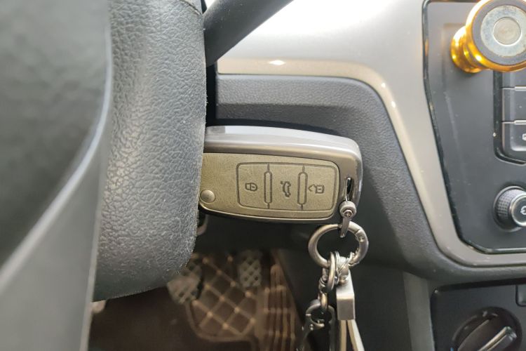 大众 朗逸 2017款 1.6L 手动风尚版中控内饰11