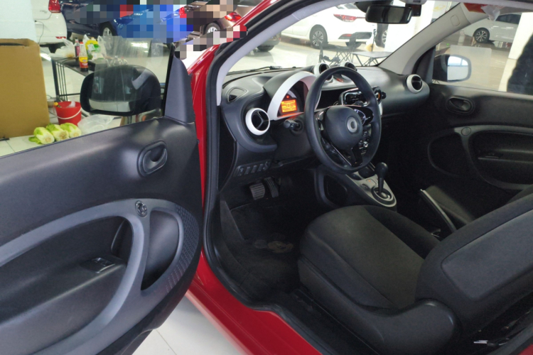 smart fortwo 2018款 1.0L 52千瓦硬顶灵动版 国V中控内饰20