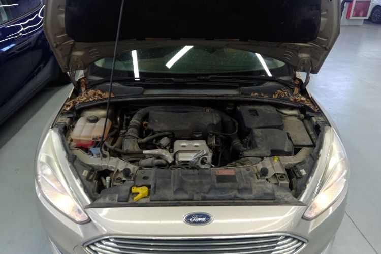 福特 福克斯 2015款 三厢 EcoBoost 125 自动超能风尚型机舱底盘24