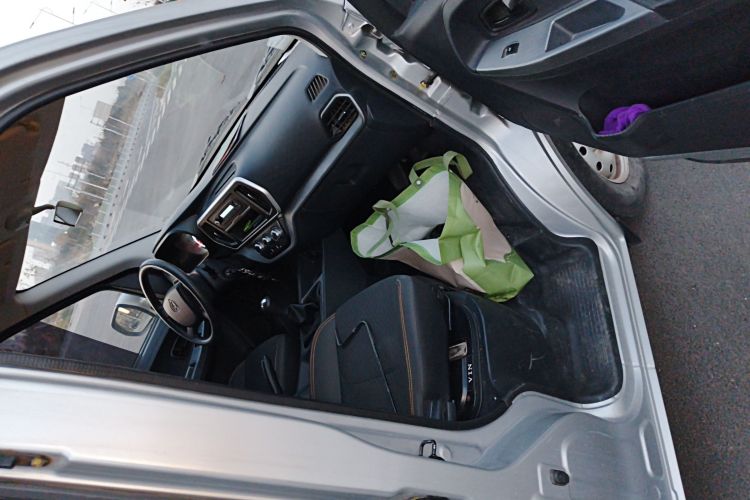 长安凯程 长安睿行M60 2023款 1.5L GDI舒适型客车6/7座局部细节9005