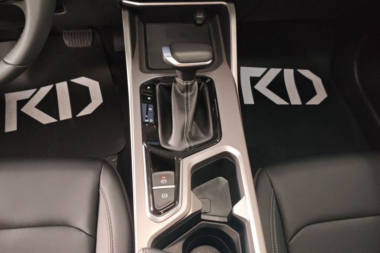 吉利汽车 帝豪 2026款 第4代 400万纪念款 1.5L CVT超越型局部细节18