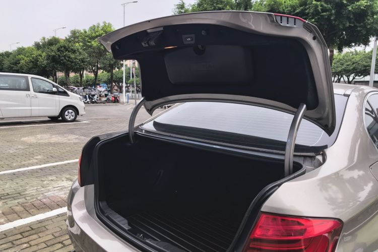 宝马5系 2017款 520Li 典雅型局部细节23