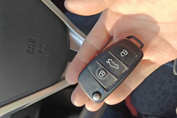 凯翼C3 2015款 1.5L 手动金钻型中控内饰7001