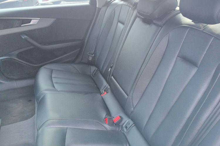 奥迪A4L 2018款 30周年年型 40 TFSI 进取型中控内饰21