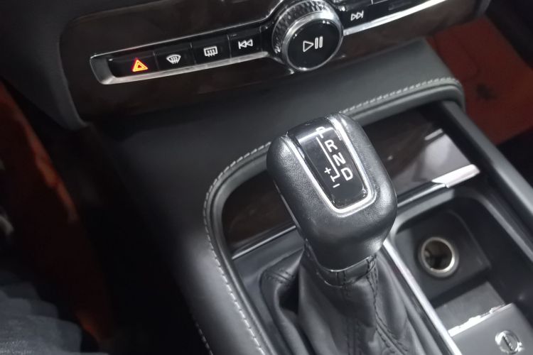 沃尔沃XC90 2015款 T6 智尊版 7座中控内饰18