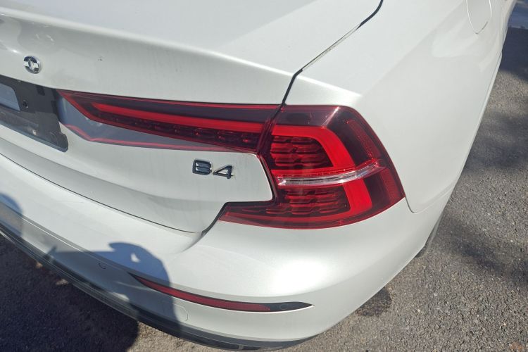 沃尔沃S60 2024款 B4 智远豪华版车身外观9