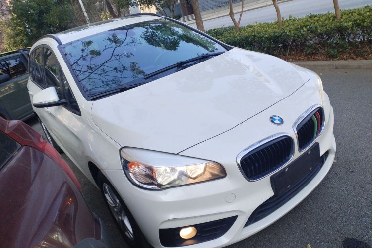 宝马2系多功能旅行车 2015款 218i 领先型车身外观3