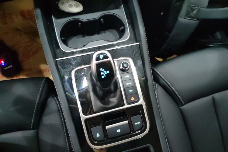 比亚迪 宋MAX 2019款 1.5T 自动智联睿逸天窗型 6座 国VI中控内饰18