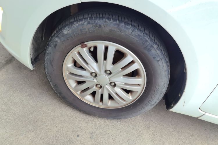 起亚K2 2012款 两厢 1.4L MT GLS车身外观6002