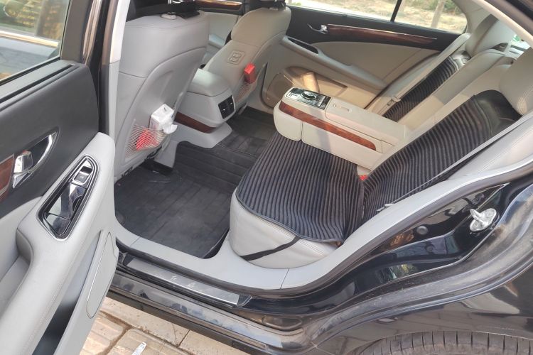 红旗H7 2013款 3.0L 尊贵型中控内饰21