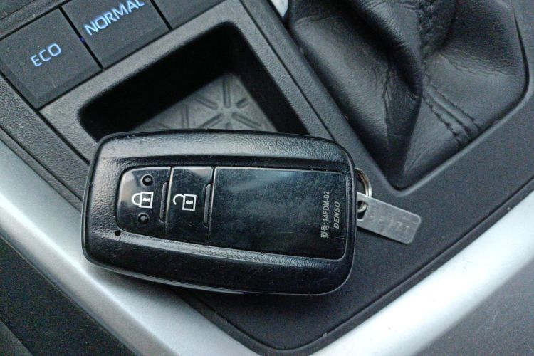 丰田 威兰达 2020款 2.0L CVT两驱豪华版中控内饰11