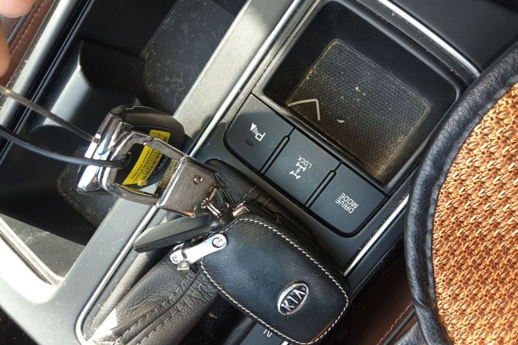 起亚 2015款 索兰托L 2.4L 汽油4WD精英版 5座 国V中控内饰11