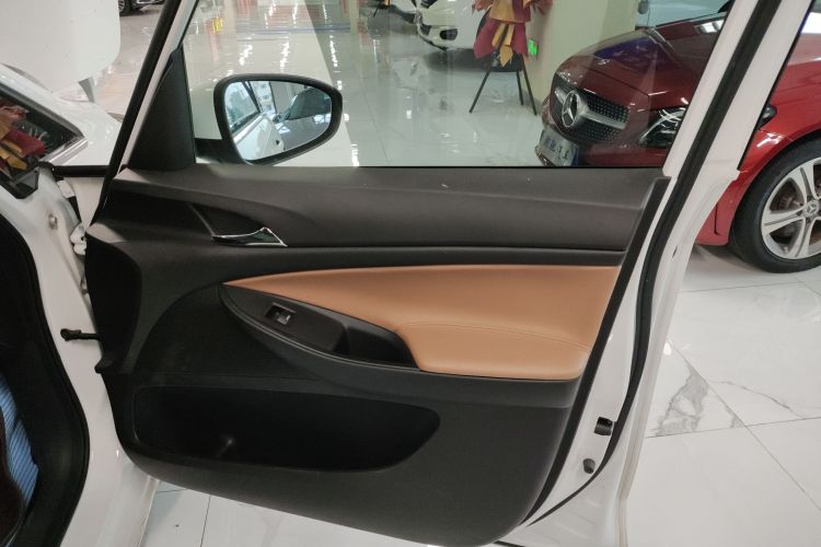 别克GL6 2021款 323T 轻混动互联豪华型中控内饰42