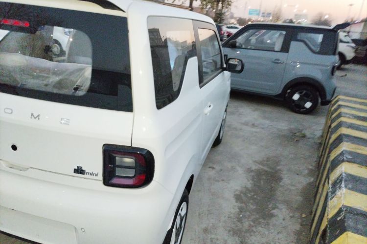 吉利银河 熊猫 2025款 210km 元气熊车身外观9