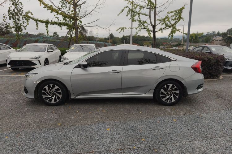 本田 思域 2016款 220TURBO CVT豪华版车身外观4