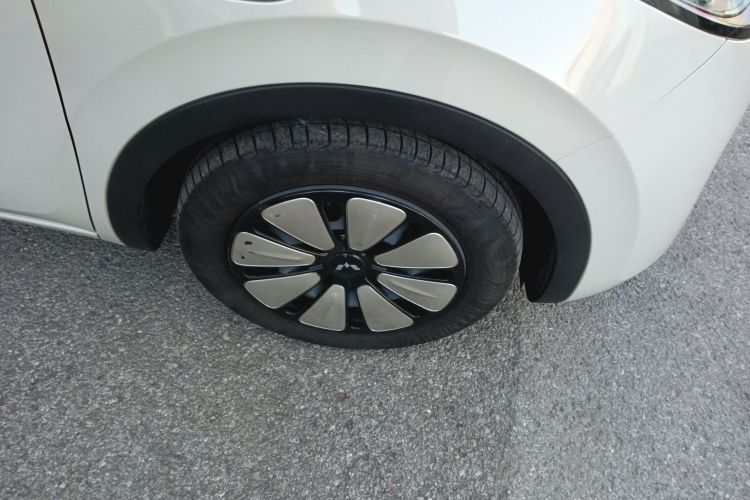 五菱汽车 五菱缤果 2023款 333km 灵犀互联+款车身外观10