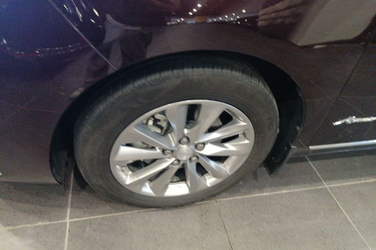 别克GL8 2022款 Avenir艾维亚 六座贤礼版车身外观6007