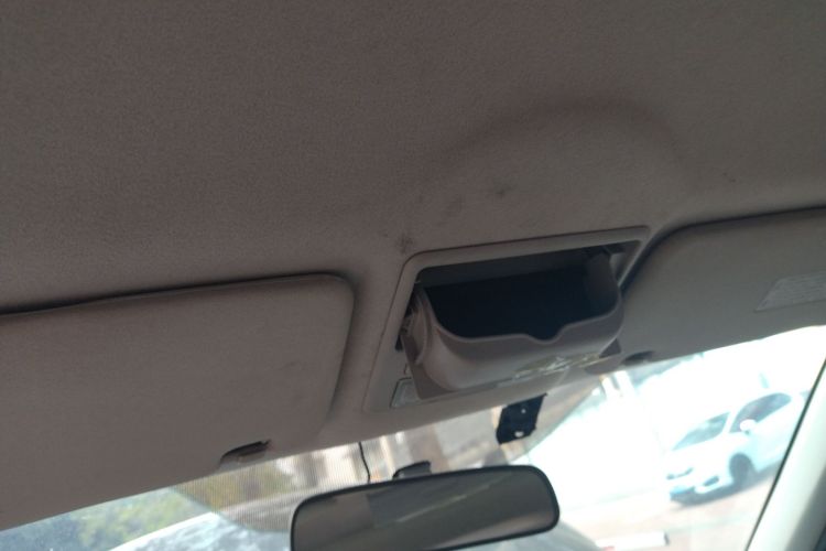 三菱 君阁 2011款 2.0L 自动挡豪华型中控内饰22