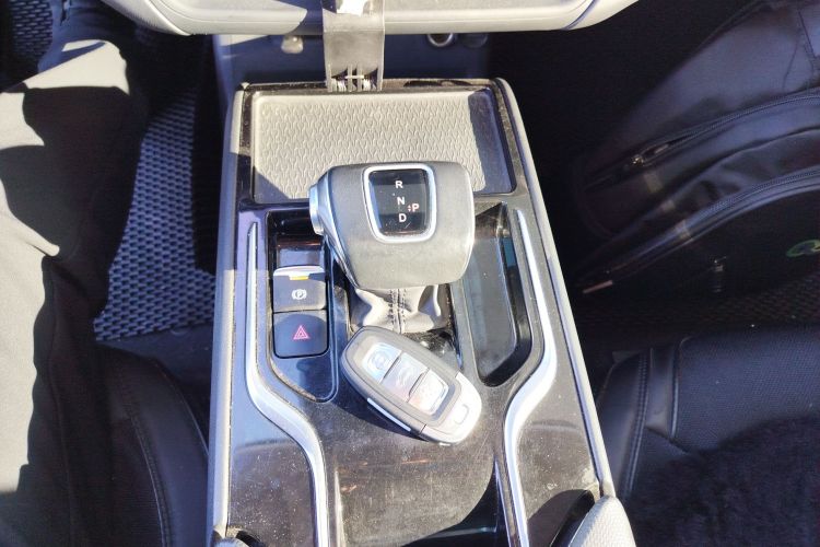 红旗E-QM5 2024款 610km PLUS中控内饰18