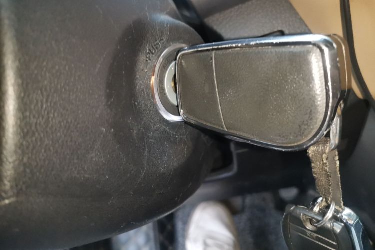 丰田 RAV4荣放 2019款 2.0L CVT两驱都市版 国VI中控内饰7001