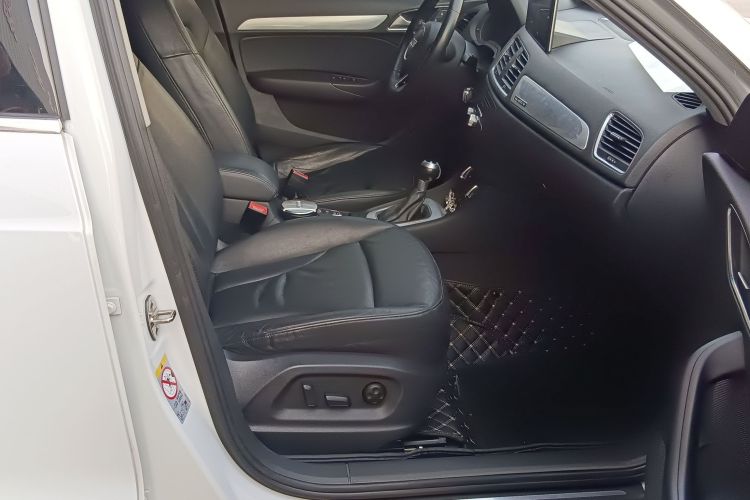 奥迪Q3 2015款 35 TFSI quattro百万纪念进享型局部细节41