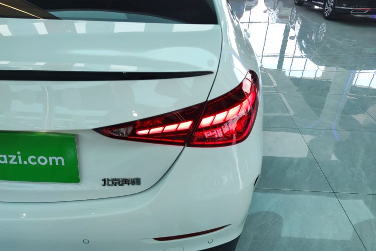 奔驰C级 2024款 改款二 C 260 L 皓夜运动版车身外观9