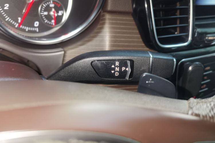 奔驰GLE 2019款 GLE 400 4MATIC 臻藏版中控内饰18