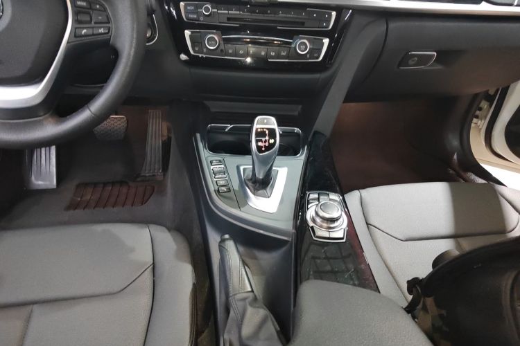 宝马3系 2017款 320Li M运动型局部细节18