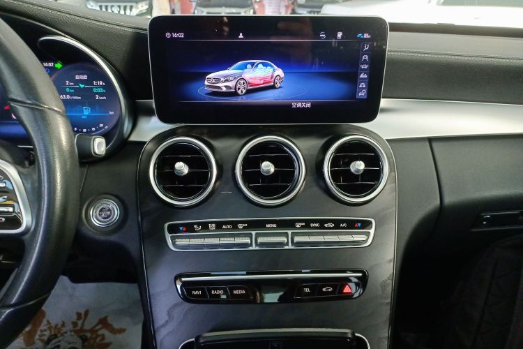 奔驰C级 2019款 C 260 L 运动版局部细节16