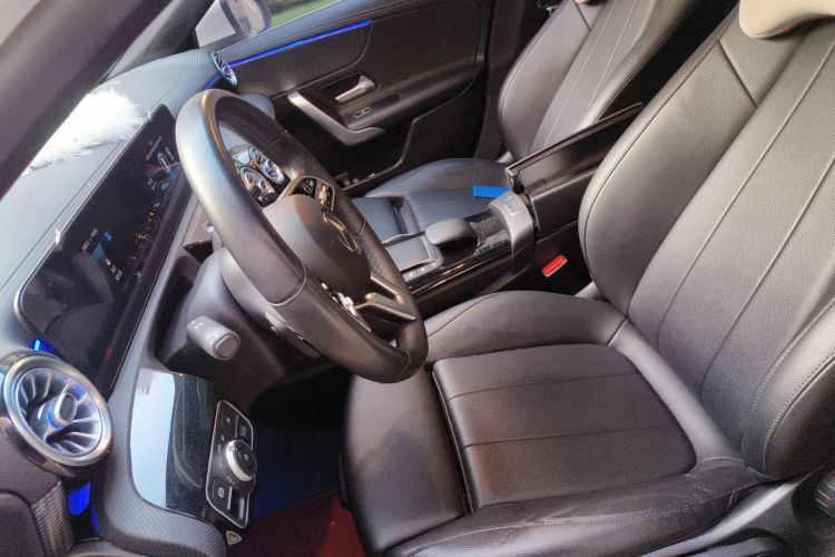 奔驰A级 2021款 A 200 L 运动轿车动感型中控内饰19