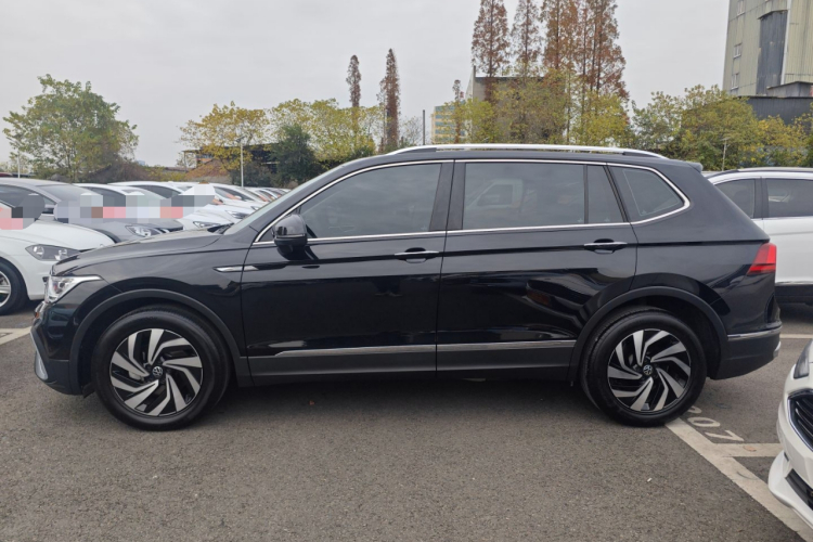 大众 途观L 2023款 改款 330TSI 自动两驱智享版车身外观4