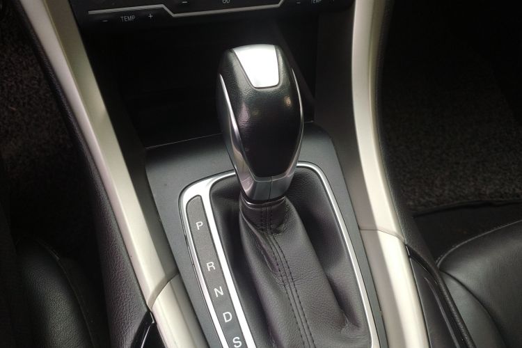 福特 蒙迪欧 2013款 2.0L GTDi200时尚型中控内饰18