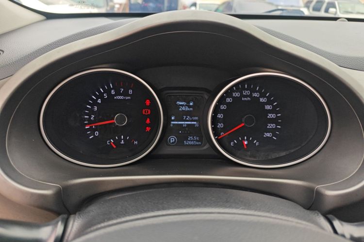 起亚 智跑 2016款 2.0L 自动两驱版GL中控内饰14