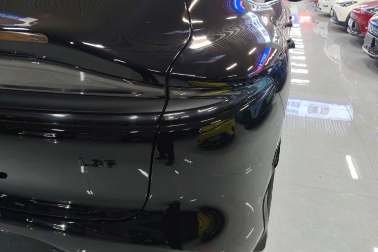 智己汽车 智己LS6 2023款 Max 长续航版车身外观9