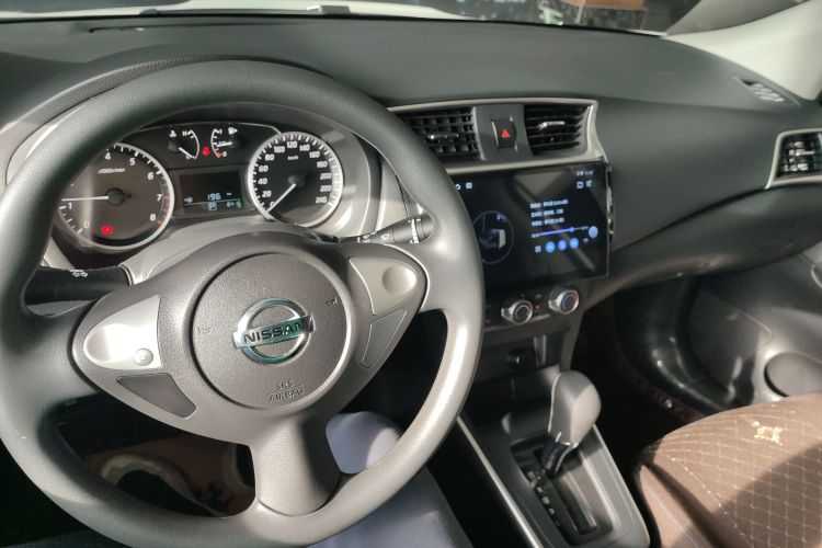 日产 轩逸 2024款 改款二 经典 1.6XE CVT舒适版中控内饰12