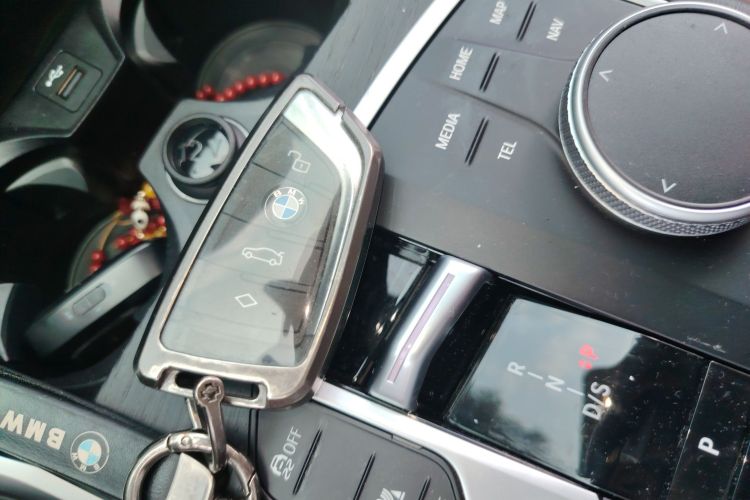 宝马3系 2024款 325i M运动套装中控内饰7001